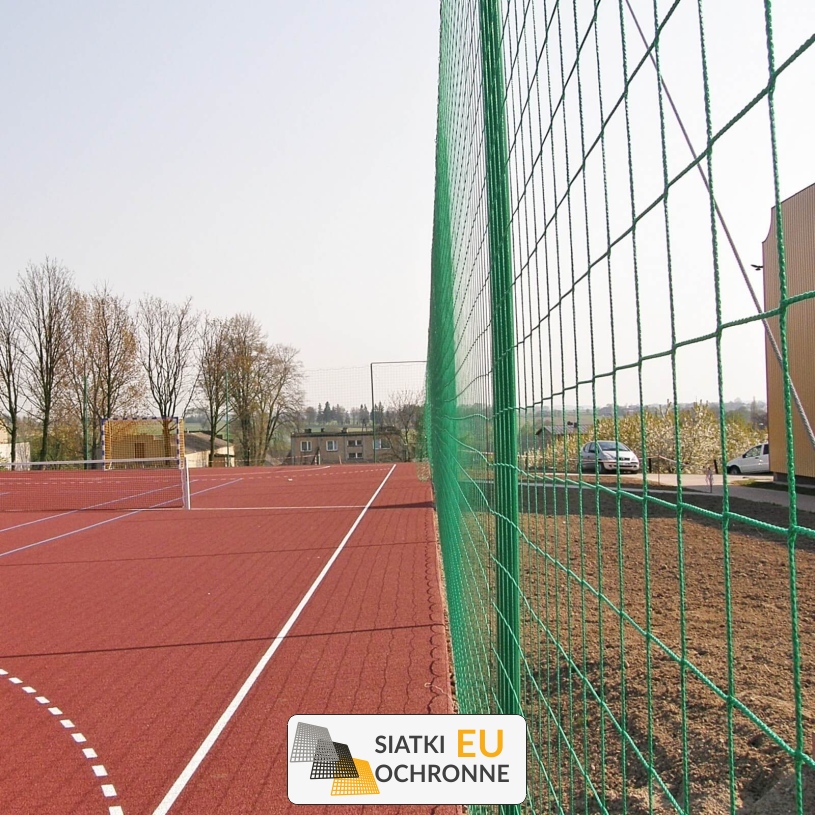 Piłkochwyt 4m - Słupy z siatką 10x10cm o grubości 4mm o wysokości 4m Piłkochwyt 4m - Słupy z siatką 10x10cm o grubości 4mm o wysokości 4m - sklep SiatkiOchronne.eu - zdjęcie 1