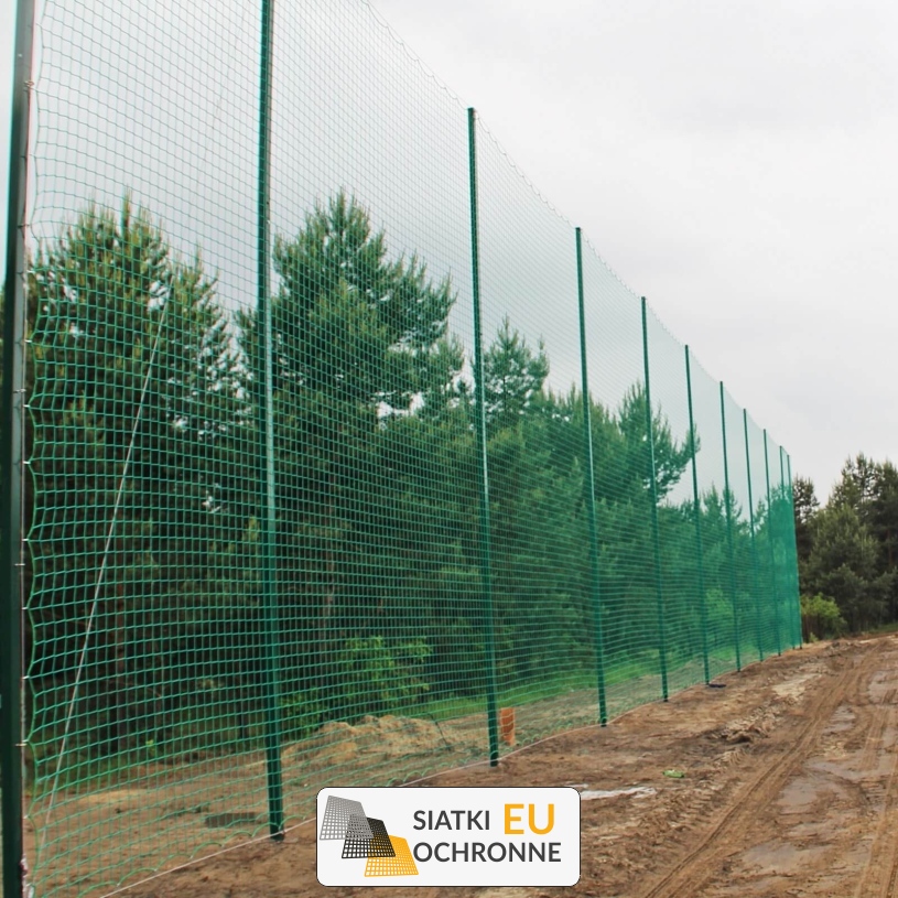 Piłkochwyt 5m - Słupy i siatka na piłkochwyt o grubości 5mm i oczku 10x10cm Piłkochwyt 5m - Słupy i siatka na piłkochwyt o grubości 5mm i oczku 10x10cm - sklep SiatkiOchronne.eu - zdjęcie 1