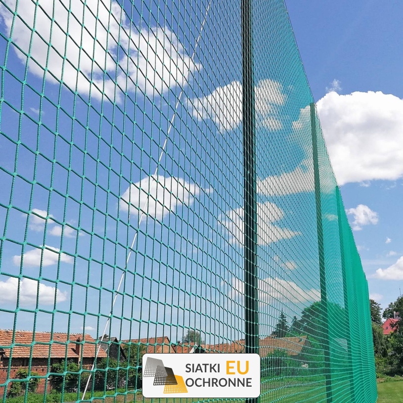 Piłkochwyt 5m - Słupy i siatka sportowa z oczkami 8x8cm i grubością 5mm Piłkochwyt 5m - Słupy i siatka sportowa z oczkami 8x8cm i grubością 5mm - sklep SiatkiOchronne.eu - zdjęcie 1