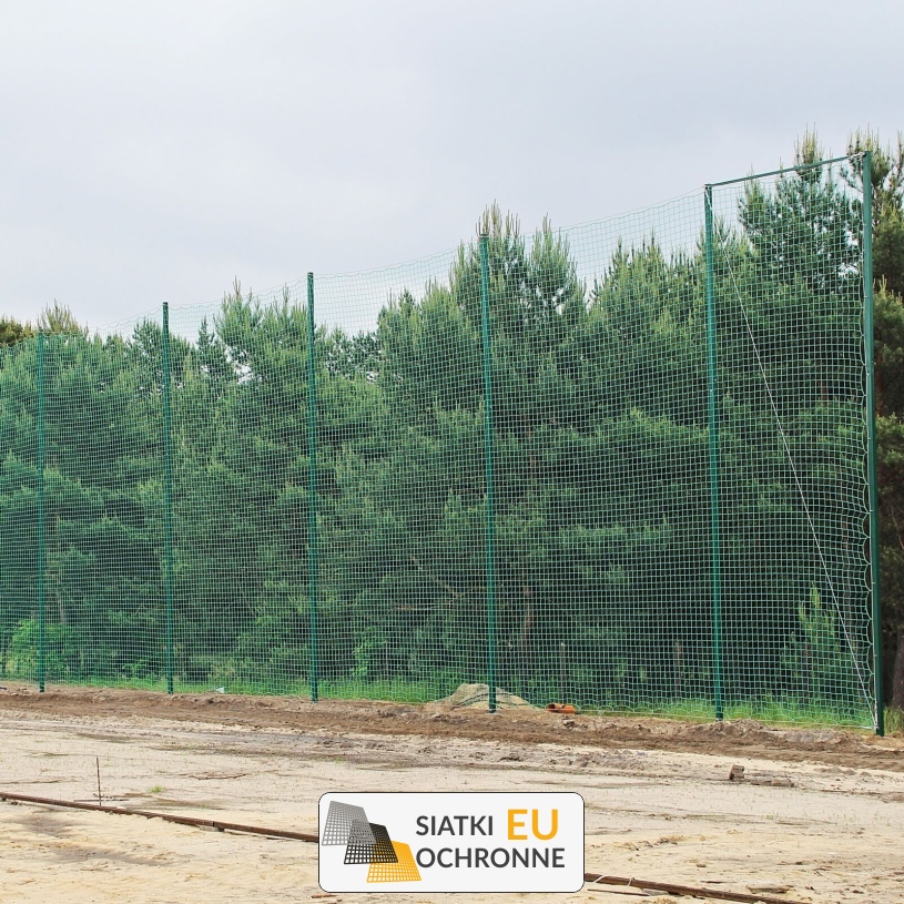 Piłkochwyt 6m - Słupy i siatka piłkochwyt o oczku 8x8cm i grubości 5mm Piłkochwyt 6m - Słupy i siatka piłkochwyt o oczku 8x8cm i grubości 5mm - sklep SiatkiOchronne.eu - zdjęcie 1