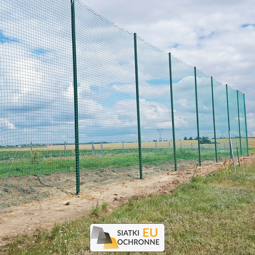 Piłkochwyt 6m - Słupy i siatka z oczkiem 10x10cm i grubością 4mm do piłkochwytu Piłkochwyt 6m - Słupy i siatka z oczkiem 10x10cm i grubością 4mm do piłkochwytu - sklep SiatkiOchronne.eu - zdjęcie 1