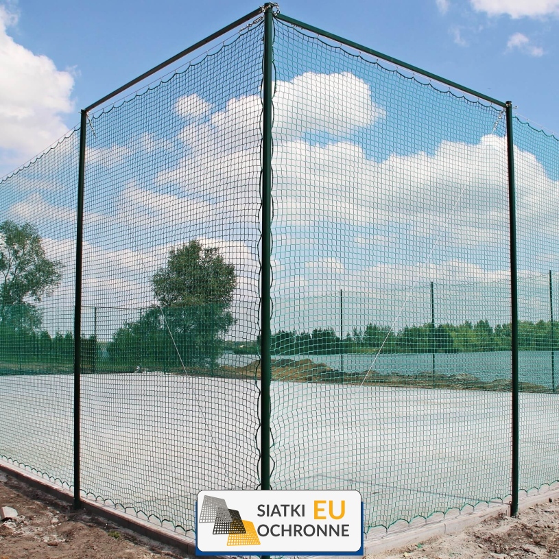 Ogrodzenie boiska 4m wys. z słupami i siatką 10x10cm o grubości 5mm Ogrodzenie boiska 4m wys. z słupami i siatką 10x10cm o grubości 5mm - sklep SiatkiOchronne.eu - zdjęcie 1