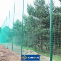Ogrodzenie boiska 6m wys. z słupami i siatką 8x8cm o grubości 5mm Ogrodzenie boiska 6m wys. z słupami i siatką 8x8cm o grubości 5mm