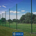 Ogrodzenie boiska 6m wys. z słupami i siatką 8x8cm o grubości 6mm Ogrodzenie boiska 6m wys. z słupami i siatką 8x8cm o grubości 6mm