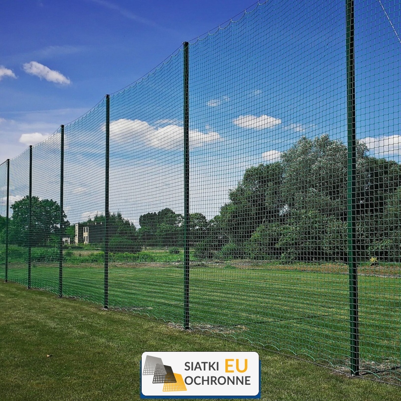 Ogrodzenie boiska 6m wys. z słupami i siatką 8x8cm o grubości 6mm Ogrodzenie boiska 6m wys. z słupami i siatką 8x8cm o grubości 6mm - sklep SiatkiOchronne.eu - zdjęcie 1
