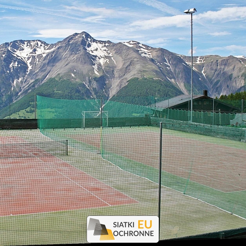 Ogrodzenie boiska 4m wys. z słupami i siatką 10x10cm o grubości 4mm Ogrodzenie boiska 4m wys. z słupami i siatką 10x10cm o grubości 4mm - sklep SiatkiOchronne.eu - zdjęcie 1