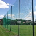 Piłkochwyt 4m - Słupy i siatka z oczkiem o wymiarach 6x6cm i grubości 4mm na piłkochwyt o wysokości 4m