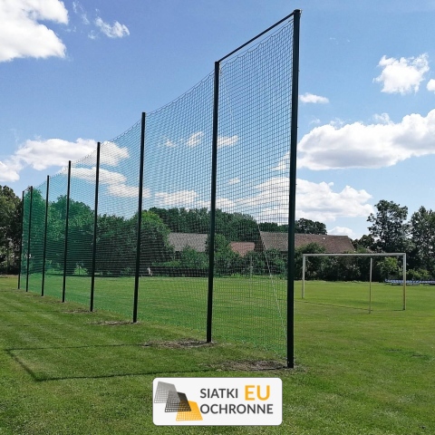 Piłkochwyt 5m - Słupy i siatka piłkochwytowa o oczku 10x10cm i grubości 6mm