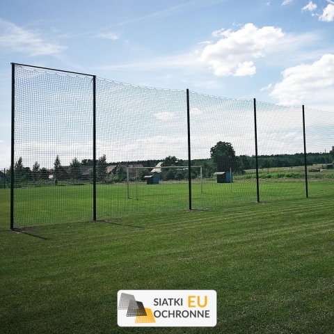 Piłkochwyt 5m - Słupy i siatka o grubości 4mm i oczkach 10x10cm idealna jako piłkochwyt.