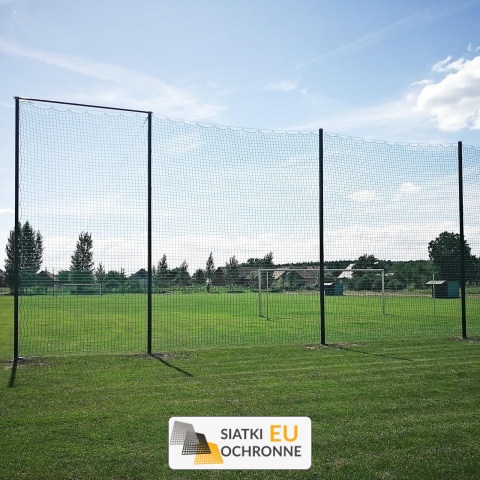 Piłkochwyt 6m - Słupy i siatka oczko 8x8cm o grubości 6mm, idealna jako piłkochwyt
