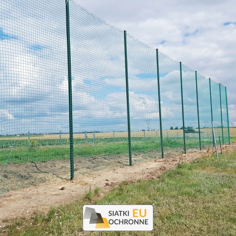 Piłkochwyt 6m - Słupy i siatka z oczkiem 10x10cm i grubością 4mm do piłkochwytu