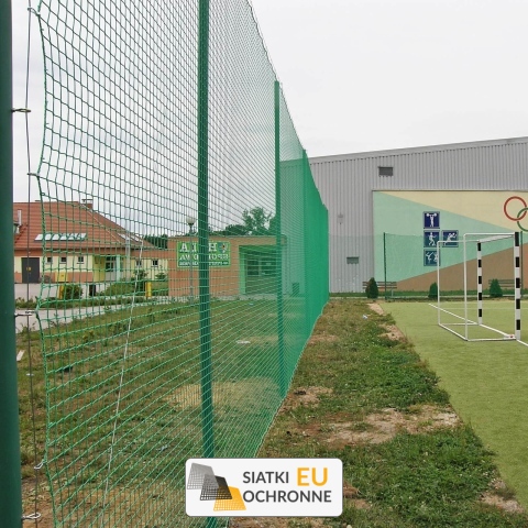 Piłkochwyt 4m - Siatkowy zestaw piłkołapów o wysokości 4m z słupami, siatką 10x10cm i grubością sznurka 5mm