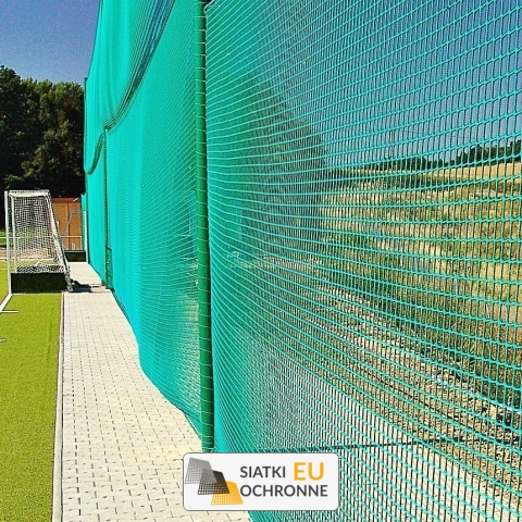 Piłkochwyt 4m - Piłkochwyty o wysokości 4m — kompletny zestaw ze słupami i siatką 4,5x4,5cm o grubości 4mm