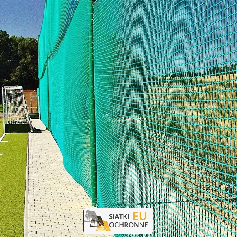 Piłkochwyt 4m - Piłkochwyty o wysokości 4m — kompletny zestaw ze słupami i siatką 4,5x4,5cm o grubości 4mm Piłkochwyt 4m - Piłkochwyty o wysokości 4m — kompletny zestaw ze słupami i siatką 4,5x4,5cm o grubości 4mm - sklep SiatkiOchronne.eu - zdjęcie 1