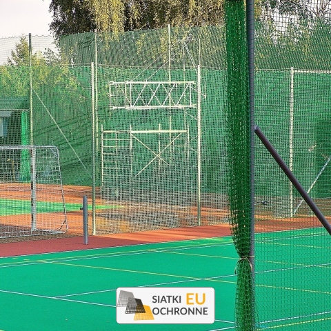 Piłkochwyt 4m - Siatkowy zasłon z słupami o wysokości 4m i oczkami 6x6cm, grubość 4mm