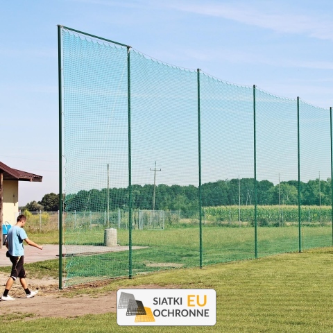 Piłkochwyt 5m - Siatka z grubością 6mm i słupami o wysokości 5m, z komórkami o wymiarze 10x10cm