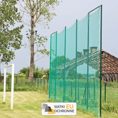 Piłkochwyt 5m - Piłkochwyt wysokości 5 metrów z słupami i siatką o rozmiarze 8x8 cm i grubości 6 mm