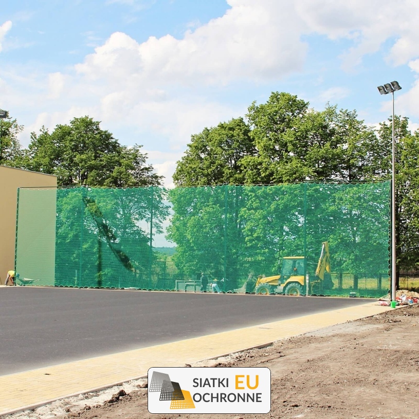 Piłkochwyt 6m - Piłkochwyt na obiekt sportowy z solidnymi słupami i siatką 4,5x4,5cm o grubości 4mm, o wysokości 6m Piłkochwyt 6m - Piłkochwyt na obiekt sportowy z solidnymi słupami i siatką 4,5x4,5cm o grubości 4mm, o wysokości 6m - sklep SiatkiOchronne.eu - zdjęcie 1