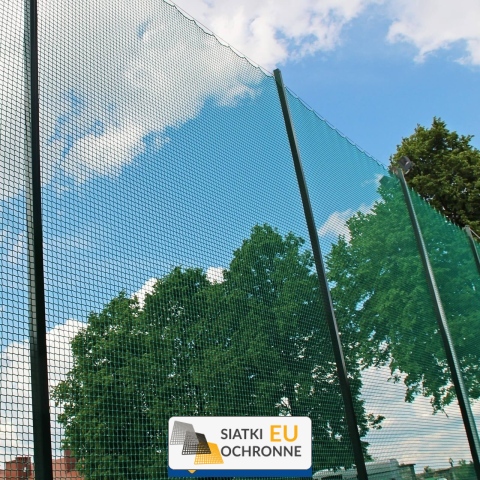 Ogrodzenie boiska 4m wys. z słupami i siatką 8x8cm o grubości 5mm