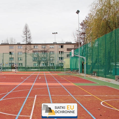 Ogrodzenie boiska 4m wys. z słupami i siatką 4,5x4,5cm o grubości 4mm