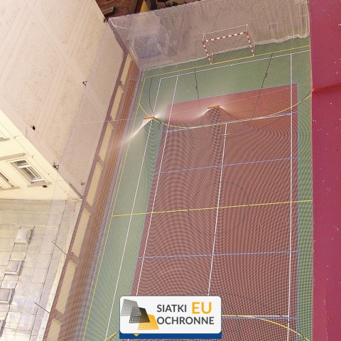 Ogrodzenie boiska 5m wys. z słupami i siatką 4,5x4,5cm o grubości 3mm