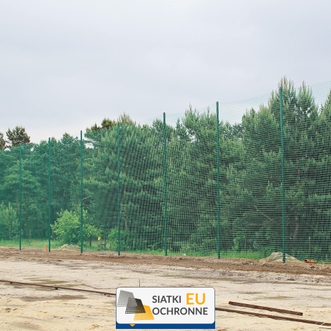 Ogrodzenie boiska 5m wys. z słupami i siatką 8x8cm o grubości 6mm