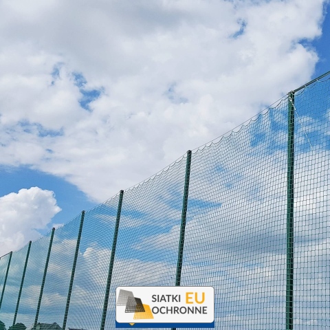 Ogrodzenie boiska 6m wys. z słupami i siatką 10x10cm o grubości 4mm