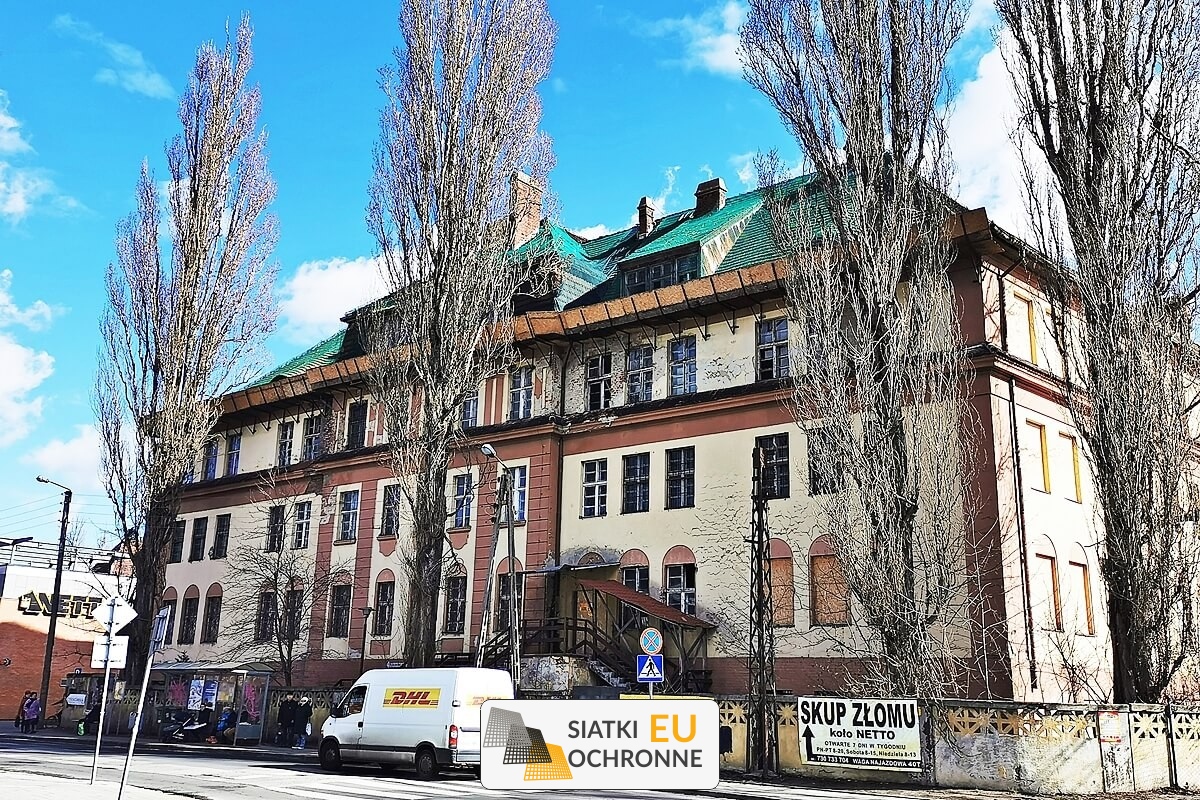   SiatkiOchronne.eu - Siatka na dach   Zabezpieczenie dachu siatką dekarską 