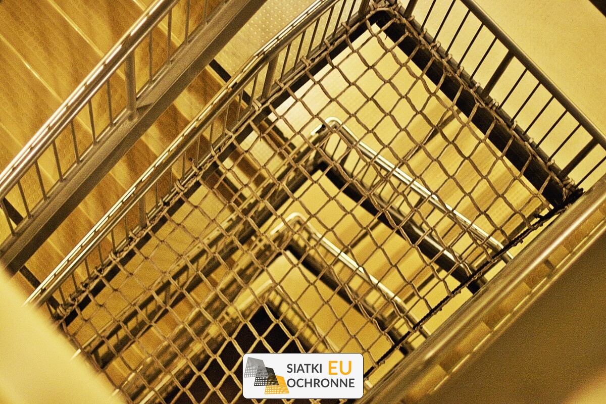   SiatkiOchronne.eu - Siatka bezpieczna do zabezpieczania otworów w budynkach 
