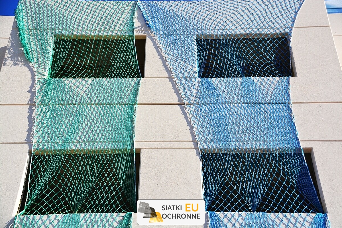   SiatkiOchronne.eu - Siatki zabezpieczające wnęki na klatek schodowych podczas budowy i remontu 