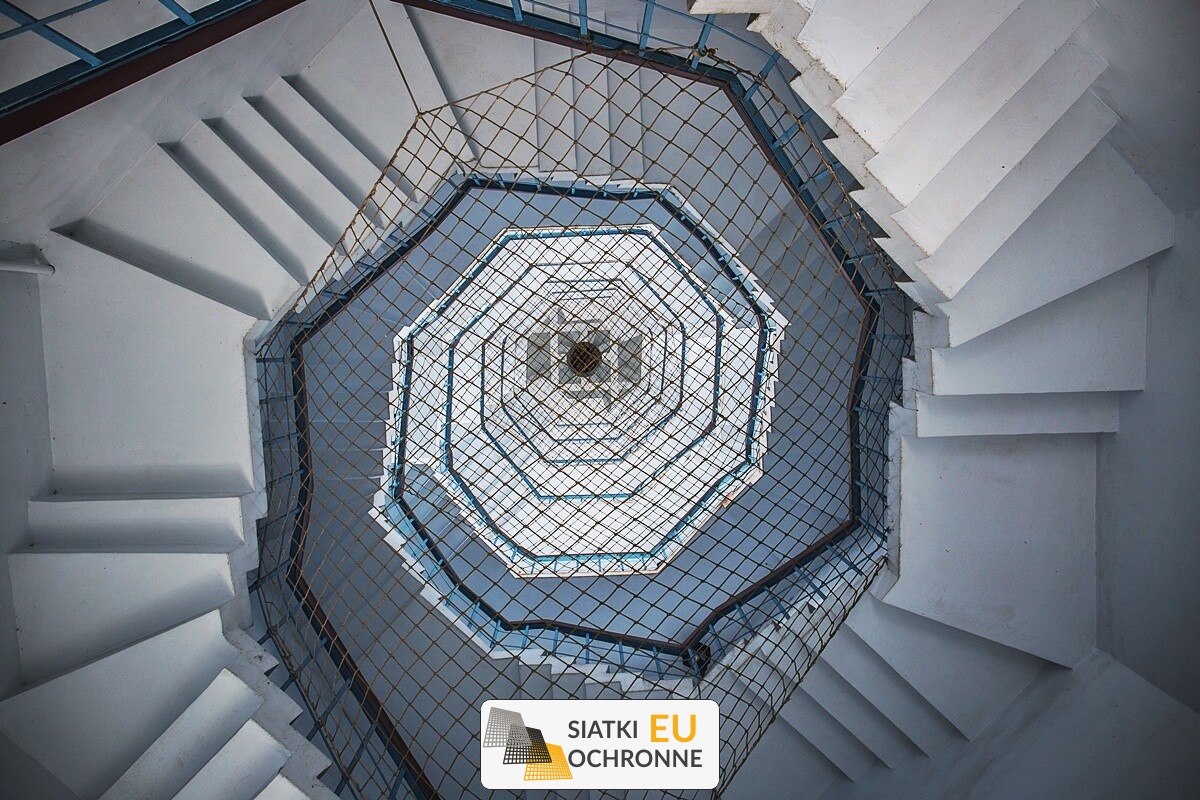   SiatkiOchronne.eu - Siatka ochronna — idealne zabezpieczenie dla głębokich wnęk 