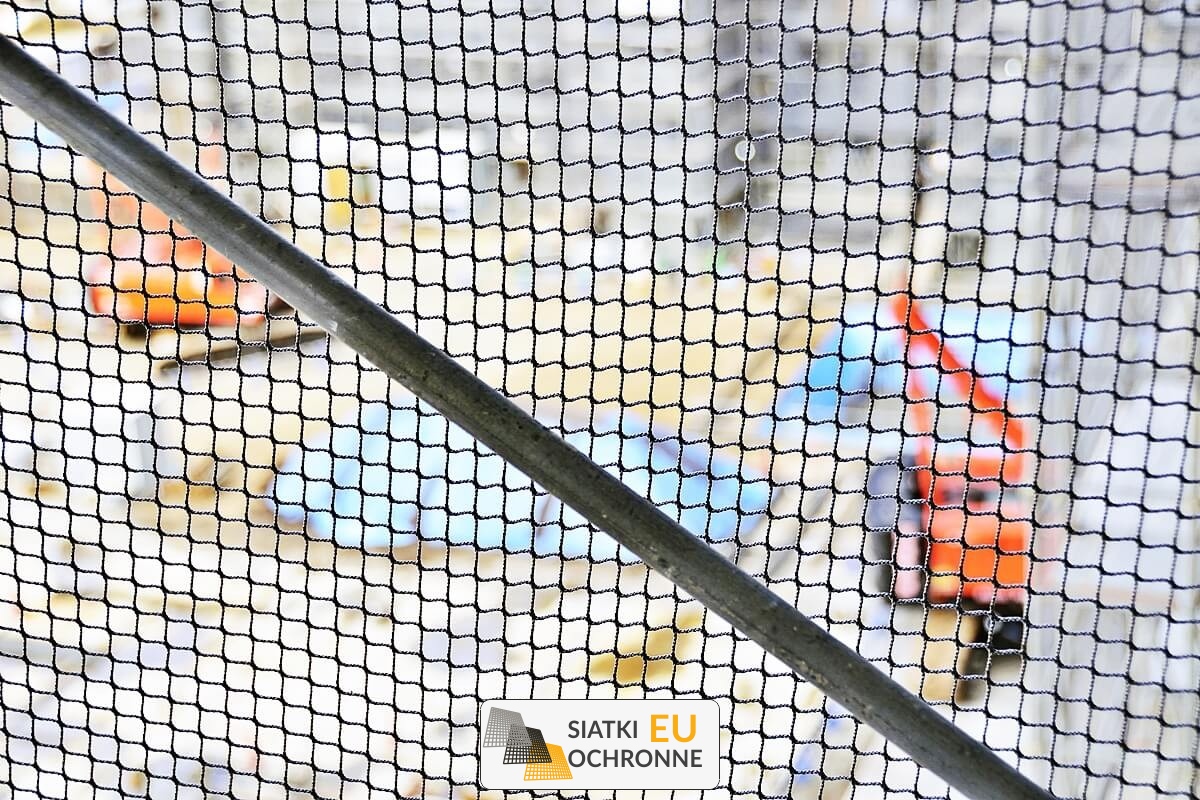   SiatkiOchronne.eu - Ekonomyczna siatka chroniąca wnęki budowlane 