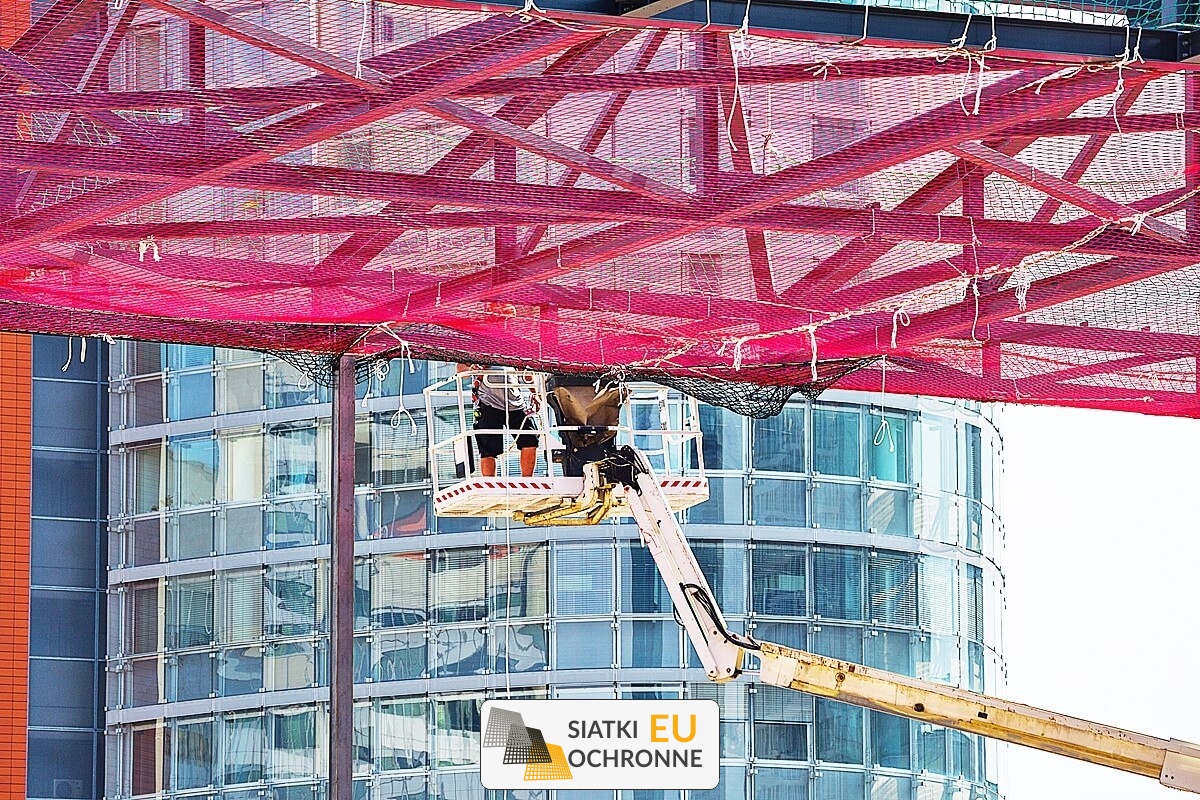   SiatkiOchronne.eu - Siatka zabezpieczająca dla budowlanych wykopów 