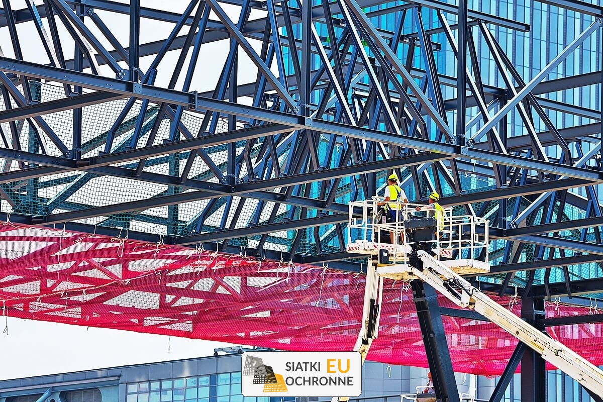   SiatkiOchronne.eu - Siatka budowlana   Zabezpieieczenie siatką prac budowlanych 