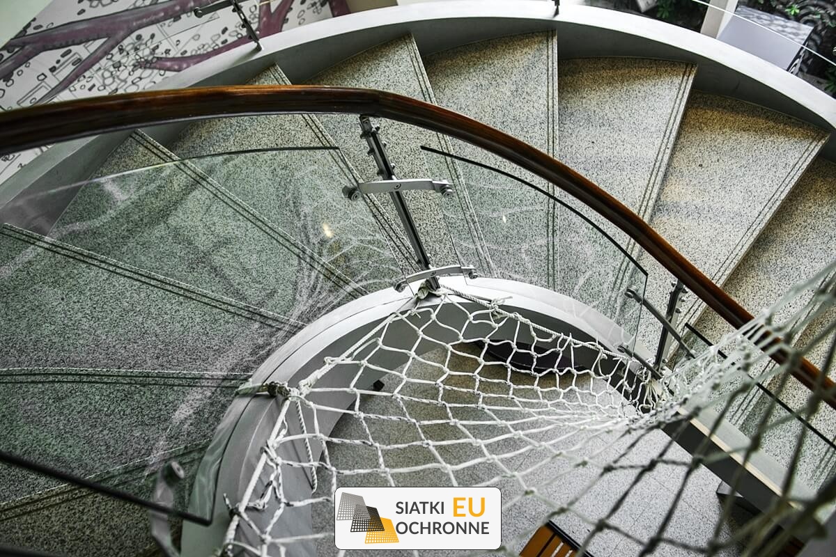   SiatkiOchronne.eu - Zabezpieczająca siatka o małym oczku, idealna dla dzieci 