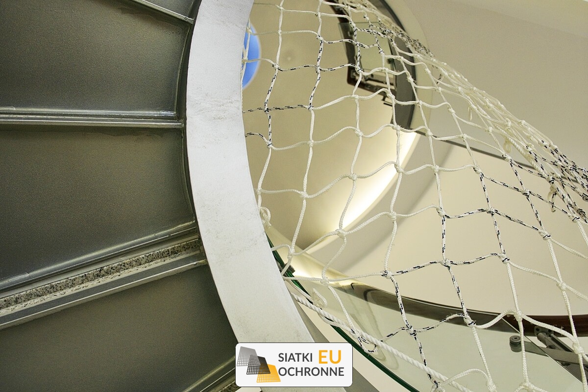   SiatkiOchronne.eu - Zabezpieczenie klatki schodowej   Siatka do zabepieczenia kaletk schodowych 
