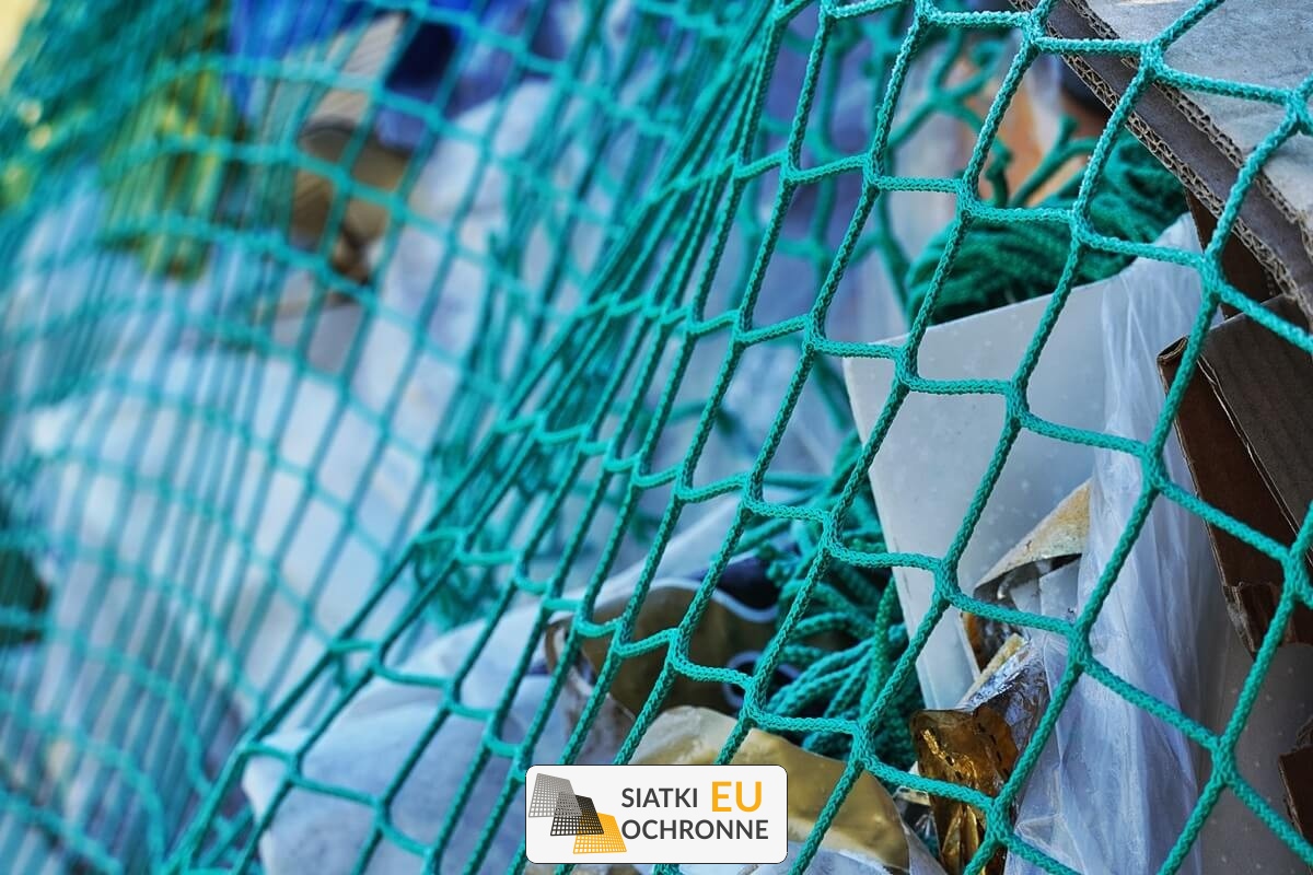   SiatkiOchronne.eu - Siatka z małym oczkiem do zabezpieczenia składowanych śmieci 