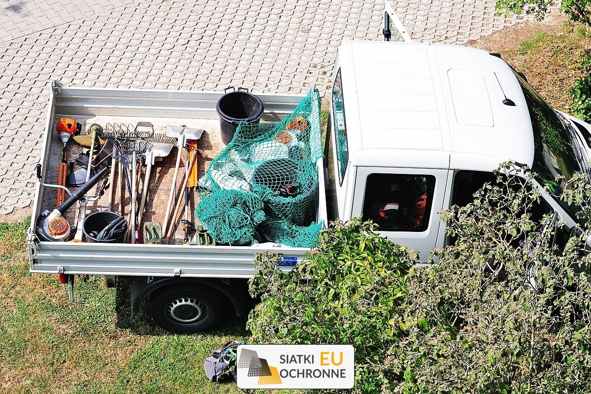   SiatkiOchronne.eu - Zabezpieczenie paków plandeką siatkową o rozmiarze oczka 4,5x4,5 cm i grubości 3mm 