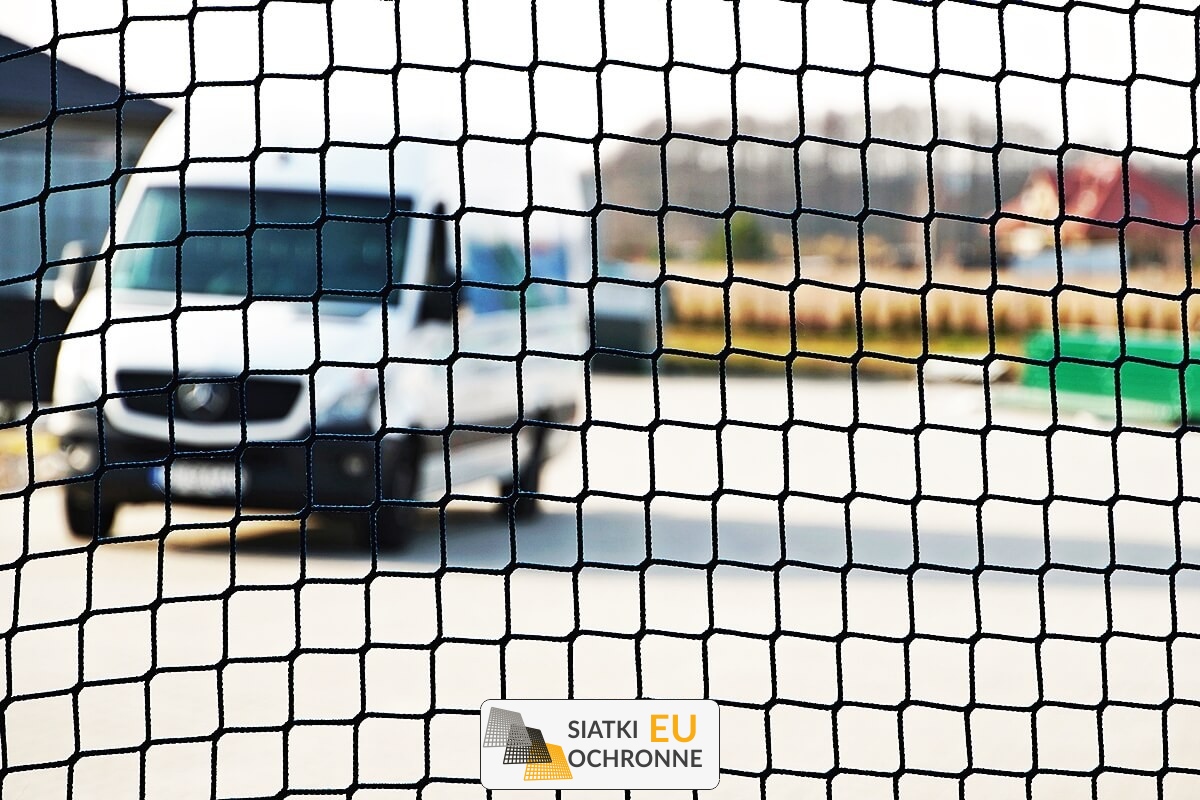   SiatkiOchronne.eu - Systemy dzielące ładunek dla naczep i busów 