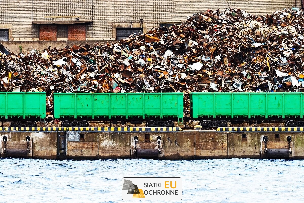   SiatkiOchronne.eu - Siatka do zabezpieczenia w transporcie   Transport zabezpieczony siatką 