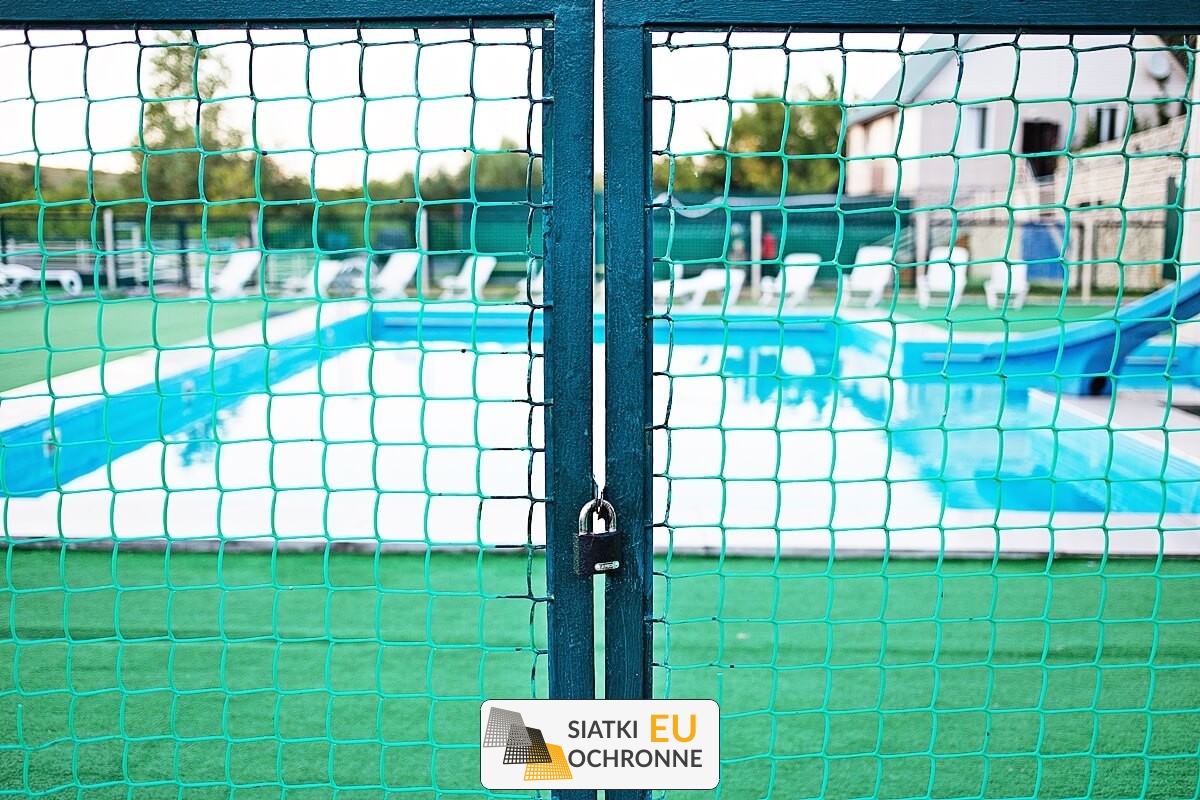   SiatkiOchronne.eu - Siatka zabezpieczająca dla basenu ogrodowego: Twój strażnik bezpieczeństwa 