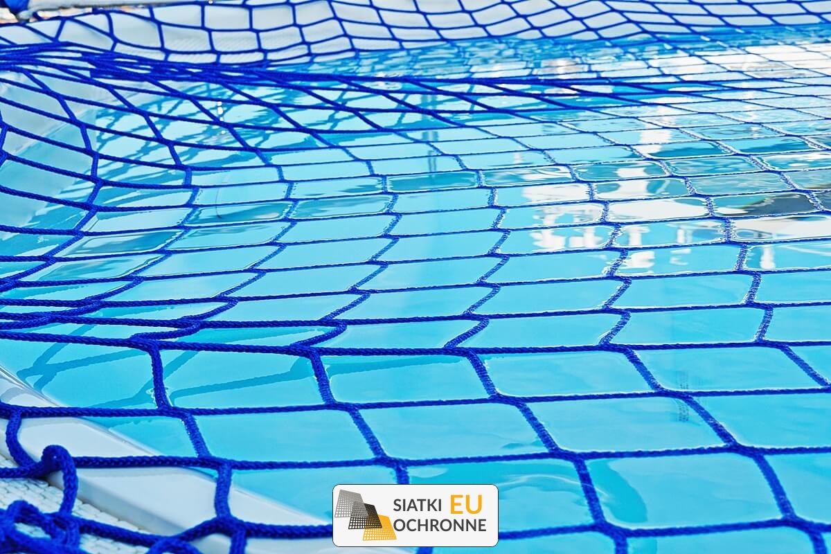   SiatkiOchronne.eu - Tymczasowe zabezpieczenie basenu ogrodowego siatką sznurkową 