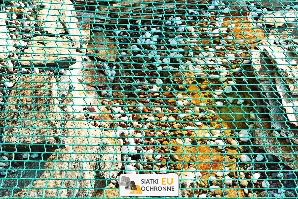 Zabezpieczenie oczka wodnego siatką w ogrodzie Siatka do oczka wodnego SiatkiOchronne.eu - Zabezpieczenie oczka wodnego siatką w ogrodzie Siatka do oczka wodnego