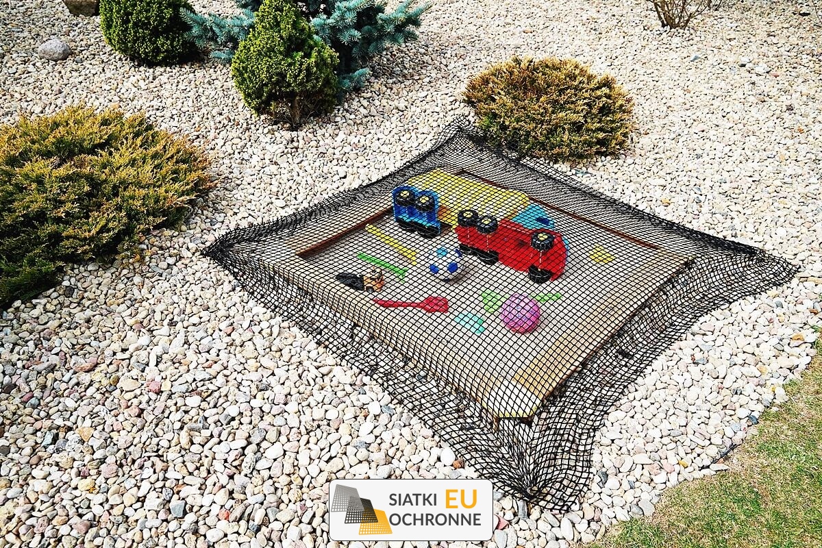   SiatkiOchronne.eu - Bezpieczne zabawy na podwórku: Siatka ochronna do piaskownicy 