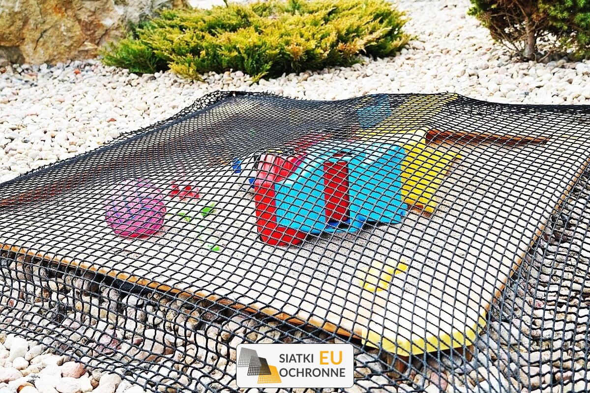   SiatkiOchronne.eu - Bezpieczna osłona dla piaskownicy dziecięcej 