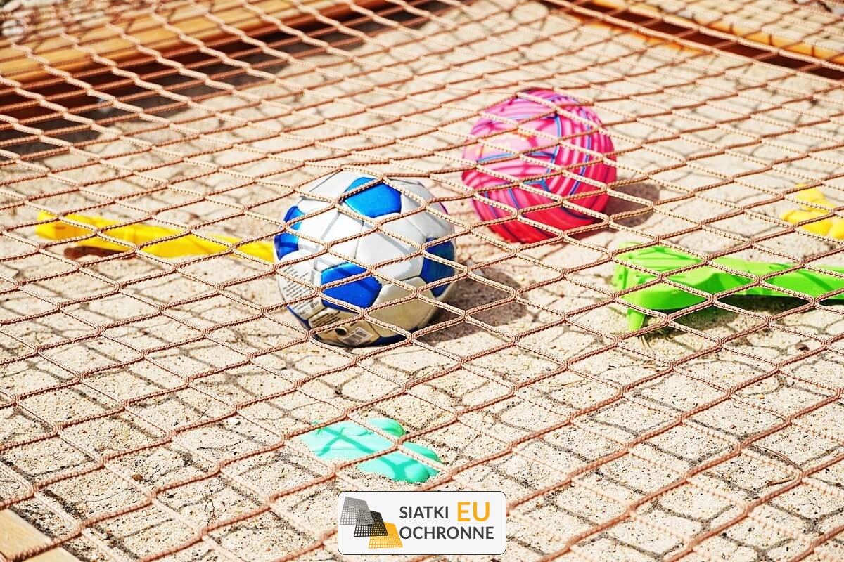 Siatka ochronna z drobnymi oczkami, idealna do zabezpieczenia dziecięcej piaskownicy SiatkiOchronne.eu - Siatka ochronna z drobnymi oczkami, idealna do zabezpieczenia dziecięcej piaskownicy