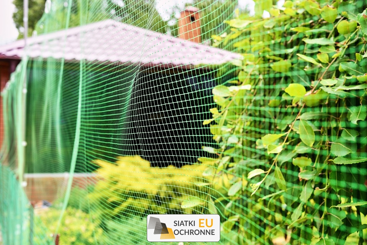   SiatkiOchronne.eu - Siatka zabezpieczająca teren w ogrodzie 