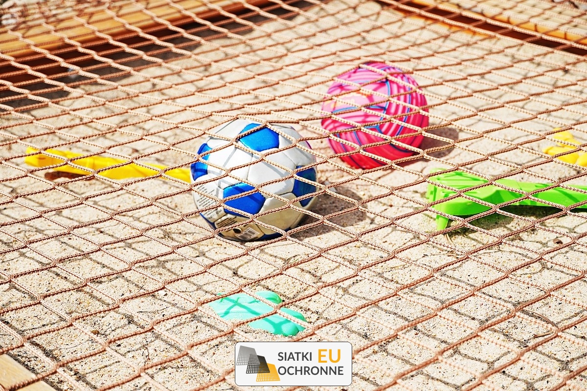 Siatka sznurkowa — efektywne i estetyczne zabezpieczenie Twojego ogródka SiatkiOchronne.eu - Siatka sznurkowa — efektywne i estetyczne zabezpieczenie Twojego ogródka