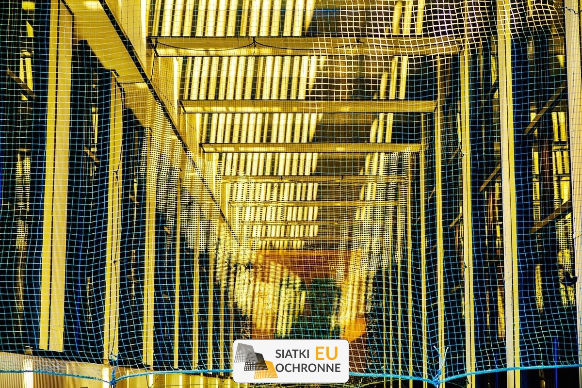   SiatkiOchronne.eu - Praktyczna siatka ochronna dla towarów magazynowych 