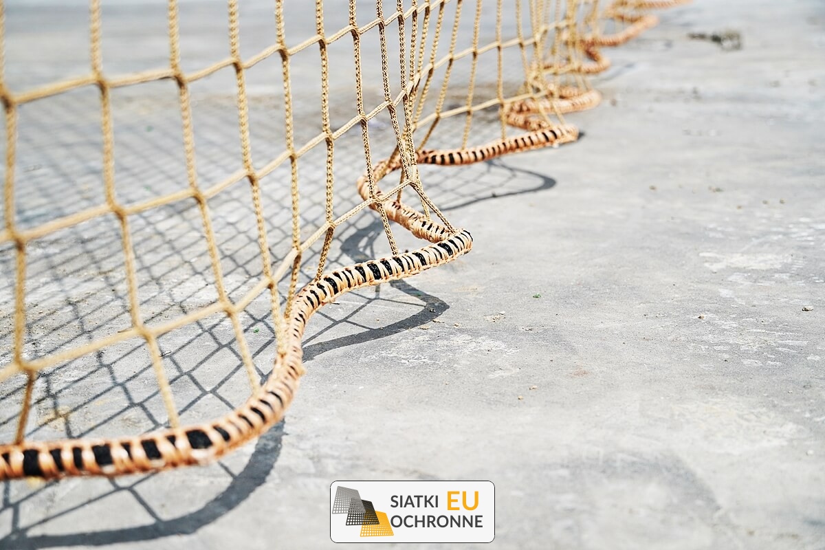   SiatkiOchronne.eu - Sznurkowa siatka na plac budowy 